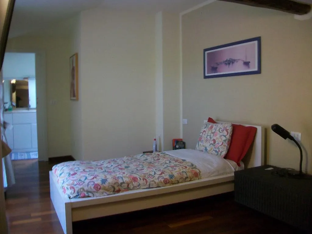 B&B L'Albero Maestro Orsenigo 0*,  İtalya